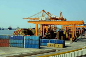 Αναθέρμανση στη διακίνηση containers για το λιμάνι του Πειραιά – Ανοδική πορεία καταγράφουν οι ναύλοι μεταφοράς εμπορευματοκιβωτίων