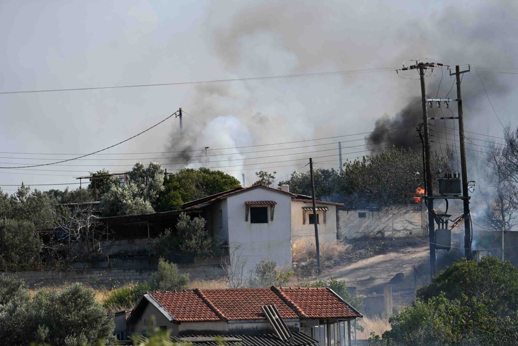 Σε ύφεση η φωτιά στην Κορινθία- Νέα πυρκαγιά στη Φωκίδα