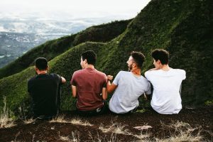 Πήγαν εκδρομή χωρίς τις γυναίκες τους και τις… τρόλαραν με ένα ΒΙΝΤΕΟ