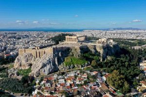Το ΣτΕ καλείται να αποφασίσει αν μπορούν να λειτουργούν Airbnb στην περιοχή της Πλάκας