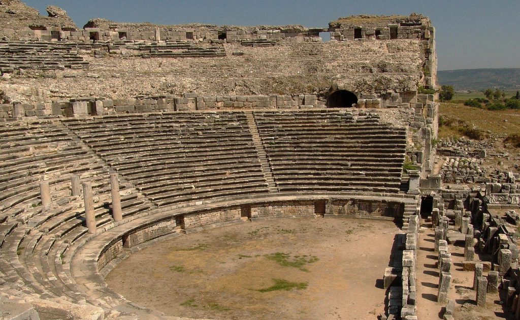 Τούρκοι γέμισαν αρχαίο ελληνικό θέατρο για το… Μουντιάλ! Η κατάληξη όμως τους προσγείωσε – Vid