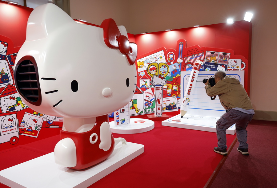 BINTEO: Η Hello Kitty δημιούργησε το μεγαλύτερο καφέ του κόσμου στο Σικάγο!