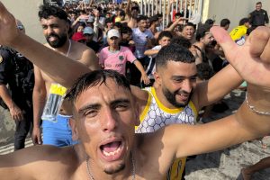 Selfie stick και φύγαμε! Μαροκινός έγινε…ινφλουένσερ κολυμπώντας προς την Ισπανία! Επικό vid