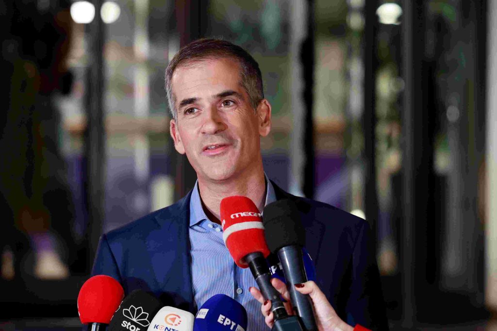 Έφεδρος αλεξιπτωτιστής καταδρομέας ο Μπακογιάννης – Δείτε το βίντεο που δημοσίευσε