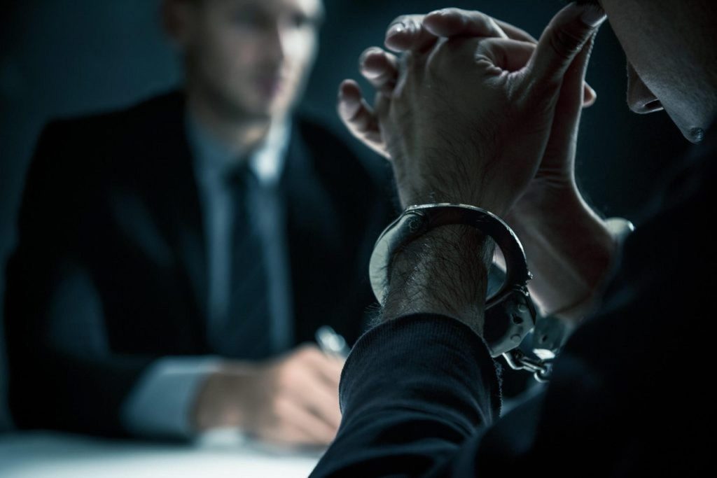 Δικογραφία για 30χρονο για προτροπή μέσω διαδικτύου στη διάπραξη εγκλημάτων σε βάρος πολιτικών