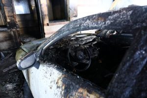 Επιθέσεις σε σπίτια στελεχών της ΝΔ στη Θεσσαλονίκη: Μία γυναίκα στη ΜΕΘ – ΦΩΤΟ
