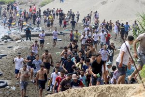 Σε κρίση ο ισπανικός νότος λόγω των αλλοδαπών: Στέλνει στρατό η κυβέρνηση – Vid