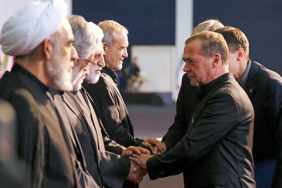 Ο Μεντβέντεφ κατονόμασε τα «πυρηνικά όπλα» του Ιράν που πλήγωσαν σοβαρά τις ΗΠΑ