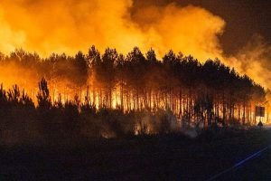 Πύρινη λαίλαπα: Τα σύννεφα καπνού από τις πυρκαγιές της Μαδρίτης ενώθηκαν με εκείνα του Μπορντό (Vid)