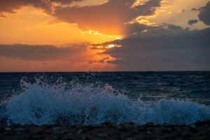 Καιρός σήμερα: Θυελλώδεις βοριάδες στο Αιγαίο – Σε ποιες περιοχές η θερμοκρασία θα φτάσει τους 37°C