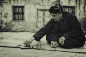 Το αρχαίο παιχνίδι στρατηγικής που παίζεται εδώ και αιώνες σε Αφρική και Ασία (Vid)