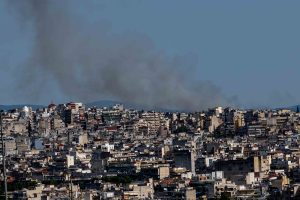 Μαίνεται η φωτιά στην Πυλαία Θεσσαλονίκης: Ήχησε το 112 για εκκένωση περιοχής – Ενισχύθηκαν οι πυροσβεστικές δυνάμεις, vid + photo (upd)
