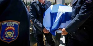 Φωτιά στο Ρέθυμνο: Ράγισαν καρδιές στην κηδεία του 25χρονου πυροσβέστη