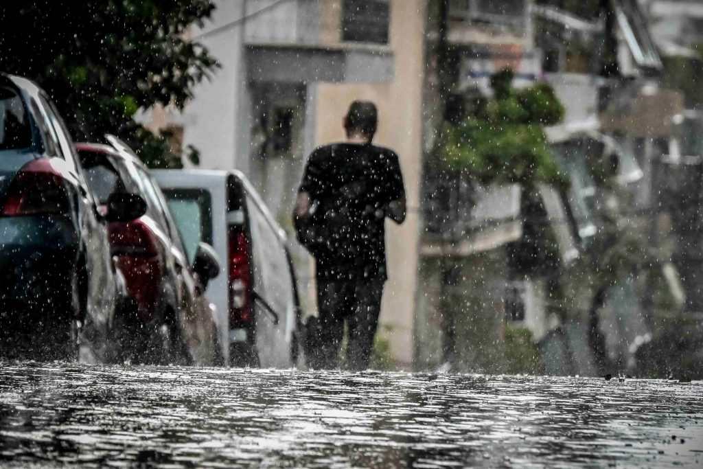 Συνεχίζεται η μίνι κακοκαιρία σήμερα με ισχυρές βροχές, καταιγίδες, χαλάζι και μπουρίνια – Δείτε σε ποιες περιοχές