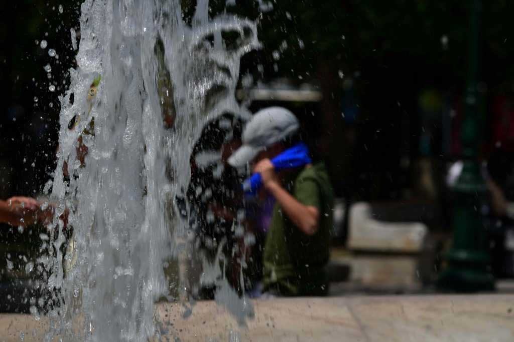 Σε αυξημένη επιφυλακή οι υπηρεσίες του Δήμου Αθηναίων λόγω πολύ υψηλών θερμοκρασιών