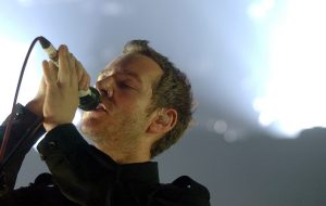 Massive Attack: Απαγόρευση εισόδου στη Σιγκαπούρη μετά από παλαιστινιακή σημαία σε συναυλία – Τι απαντούν, vid