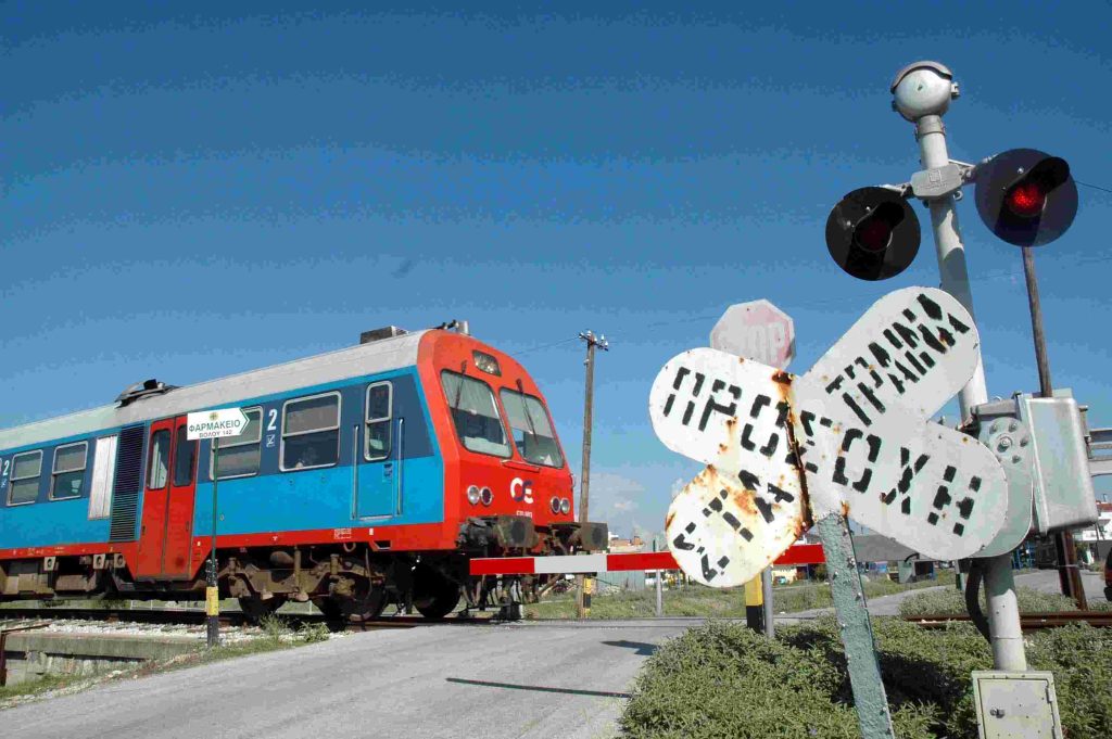 Λάρισα: Ολοκληρώθηκε η επιχείρηση της Πυροσβεστικής – Άντρας παρασύρθηκε θανάσμια από αμαξοστοιχία