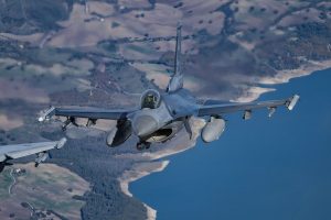 Πλάνα μέσα από ένα μαχητικό F-16 που πέταξε πάνω από το Σικάγο εντυπωσίασαν τους θεατές, vid