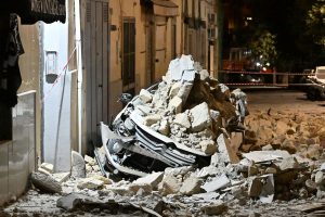 Ισχυρός σεισμός 4,7 Ρίχτερ κοντά στη Νάπολη της Ιταλίας – Διακοπές ρεύματος και ζημιές σε σπίτια, vid