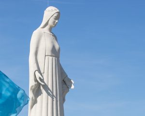 Αποκαλύφθηκε το ψηλότερο άγαλμα της Παναγίας στην Ευρώπη – BINTEO