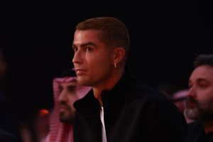Ο Σαουδάραβας πρίγκιπας Μοχάμεντ μπιν Σαλμάν συναντά τον Κριστιάνο Ρονάλντο στον τελικό Κυπέλλου Esports, vid