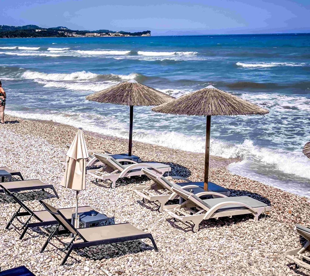 Καιρός: Θυελλώδεις άνεμοι έως 9 μποφόρ στο Αιγαίο – Έως τους 36 βαθμούς ο υδράργυρος