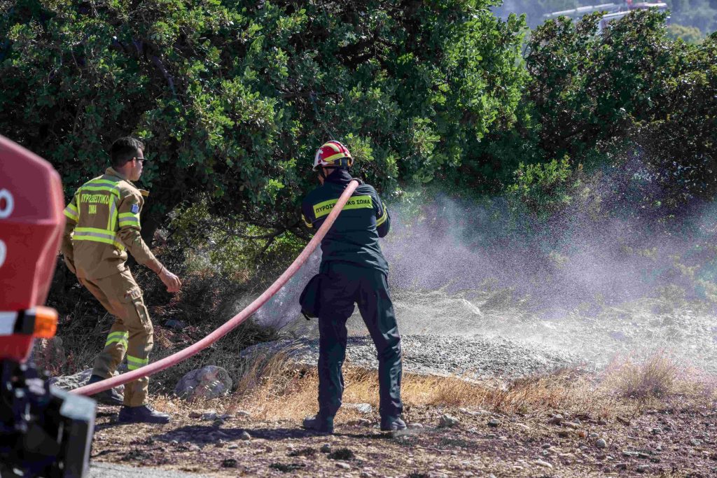 Συνεχίζουν να επιχειρούν δυνάμεις της πυροσβεστικής στο Ρέθυμνο – Δίωξη σε βάρος υπεύθυνου του ΔΕΔΔΗΕ