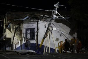 Τρομακτικό ΒΙΝΤΕΟ: Τα 7,4 ρίχτερ πάνω σε υπό ανέγερση κτίριο!