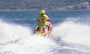 Μήλος: Κινητοποίηση για 33χρονο που ανέβηκε σε βράχο 20 μέτρων μέσα στη θάλασσα και δεν μπορούσε να κατέβει