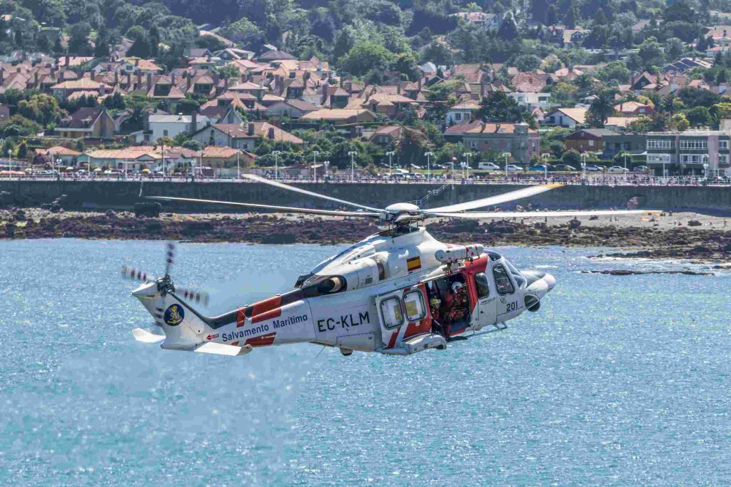 Εκεί που κάνεις μπάνιο στην παραλία, ξαφνικά… έρχονται οι “επικίνδυνες αποστολές”! (Vid)