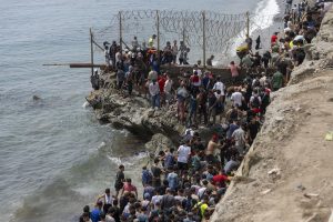 Τα ΒΙΝΤΕΟ που εκθέτουν διεθνιστές και ΜΜΕ: Δεν «άδειασε» από αλλοδαπούς η ισπανική Θέουτα