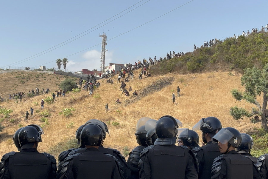 Θέουτα: Προ μίας νέας εισβολής αλλοδαπών σε ευρωπαϊκό έδαφος; Απίστευτα ΒΙΝΤΕΟ