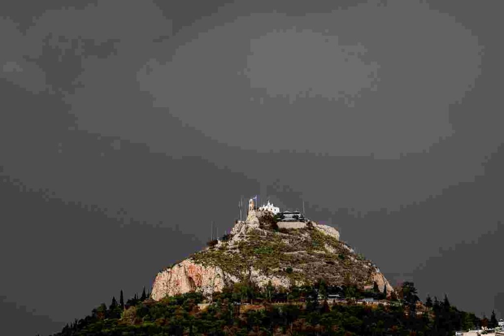 Ανοιχτός ο Λόφος Λυκαβηττού από σήμερα – Κλειστός ο Λόφος Φινόπουλου