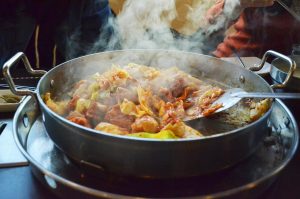 Υπάλληλος σε κινεζικό fast food έπαθε κρίση πανικού από τις υπερβολικές παραγγελίες! vid