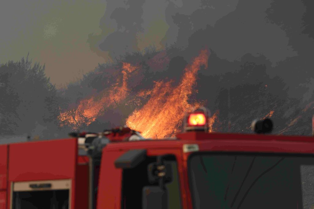 Χωρίς ενεργό μέτωπο η πυρκαγιά στην Ελάτεια Φθιώτιδας – Παραμένουν στο σημείο οι δυνάμεις της Πυροσβεστικής