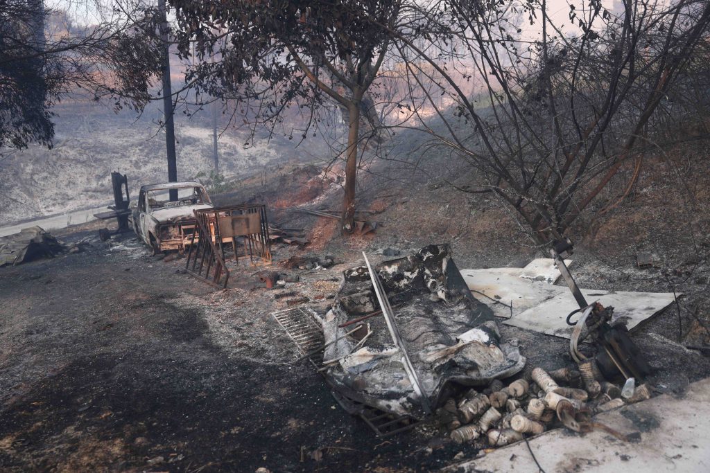 Χαλκιδική: Εκτός ελέγχου η φωτιά στη Σίβηρη – Συνεχίζονται οι επιχειρήσεις απεγκλωβισμού πολιτών, μεγάλες καταστροφές