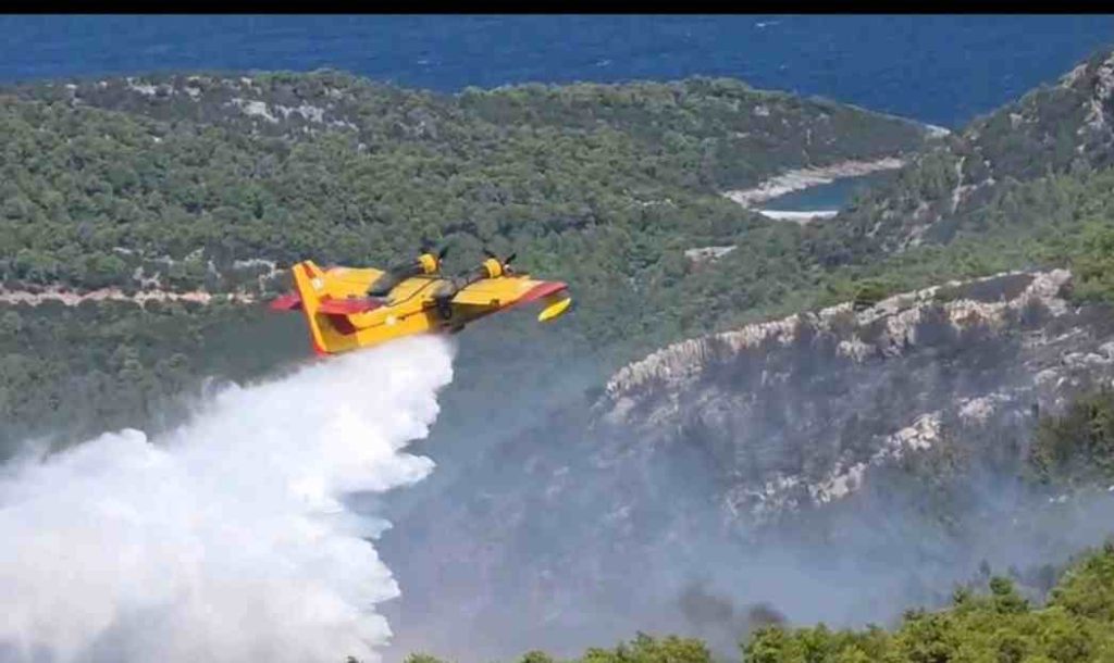 Πυρκαγιά στη Σκύρο: 3.636 στρέμματα η περίμετρος της καμένης έκτασης από την καταγραφή της Υπηρεσίας Copernicus
