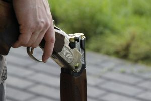 Είχε όπλο στο σχολείο και θα ακολουθούσε τραγωδία – Τότε ο δάσκαλος τον αγκάλιασε (Vid)