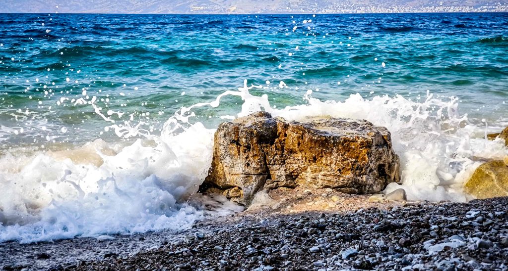 Καιρός: Επιμένει η ζέστη με λίγες νεφώσεις και 38άρια – Βοριάδες έως 7 μποφόρ στο Αιγαίο