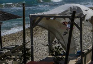 Καιρός: Ζέστη με υψηλές θερμοκρασίες και δυνατό μελτέμι έως 8 μποφόρ – Πού θα βρέξει