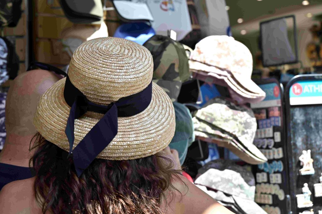 Καιρός: Σε κλοιό έντονης ζέστης και σήμερα η χώρα με 39άρια και βοριάδες 8 μποφόρ