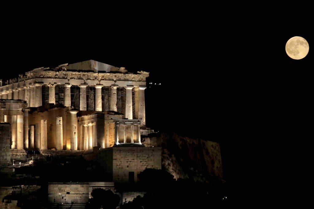 Πανσέληνος του Οξύρρυγχου: Εντυπωσιακές εικόνες από Ακρόπολη, Θεσσαλονίκη και Ναύπλιο