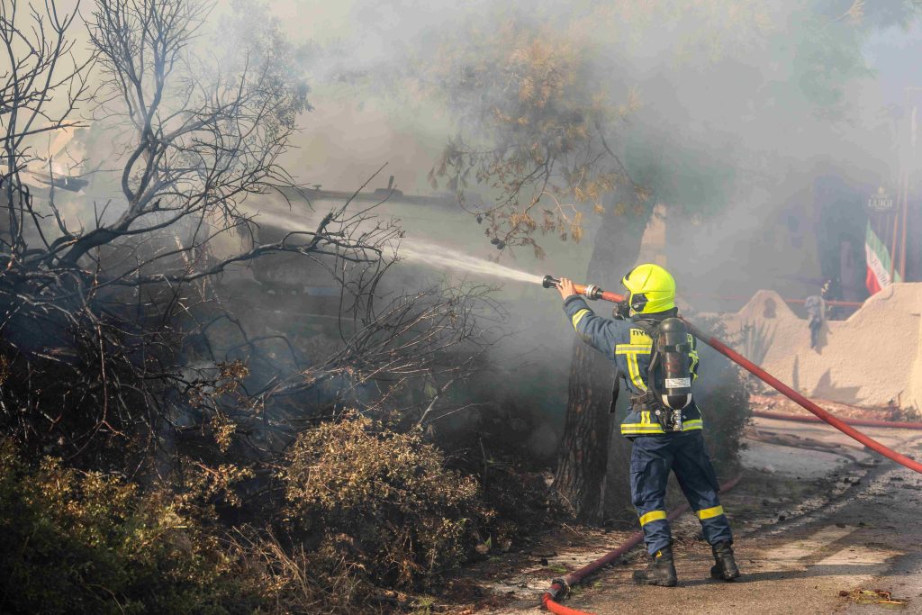 Κυκλοφοριακές ρυθμίσεις στη Σαλαμίνα λόγω πυρκαγιάς