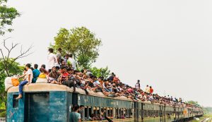 Έπος! Νοτιοκορεάτης yοutuber κυνηγά live Μπαγκλαντεσιανό που του φώναξε ““ching chong”! vid