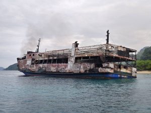 Τραγωδία σε πλοίο στις Φιλιππίνες: 5 νεκροί και δεκάδες αγνοούμενοι από πυρκαγιά, vid