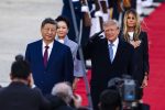 President Donald Trump (R) and Chinese President Xi Jinping