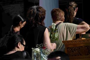 Πλήθος κόσμου και συγκίνηση στον αποχαιρετισμό του Γιώργου Μαζωνάκη στην Νίκαια