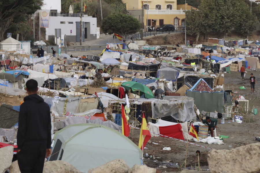 Απόκοσμα ουρλιαχτά γυναικών στους δρόμους της Θέουτα που καταλήφθηκε από αλλοδαπούς – Vid