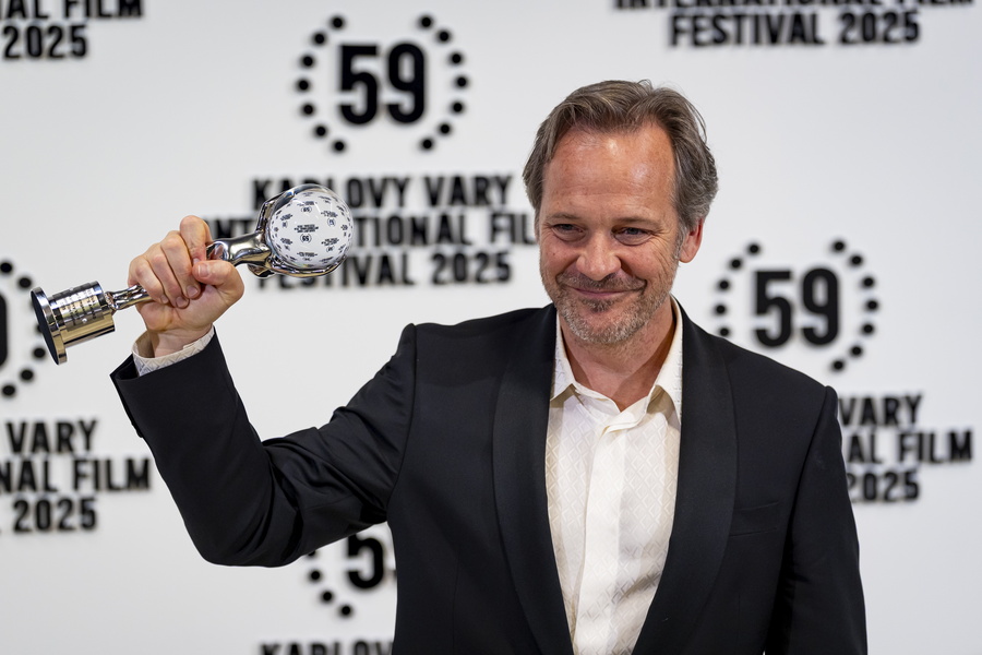 «Laird»: Ο Πίτερ Σάρσγκαρντ στο νέο δράμα του Paramount+ με τον Κένεθ Μπράνα