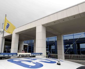 Διπλό χτύπημα της ΑΑΔΕ στο «Ελ. Βενιζέλος» – Κατάσχεση 477.000 λαθραίων τσιγάρων σε βαλίτσες και ταχυδρομικά δέματα